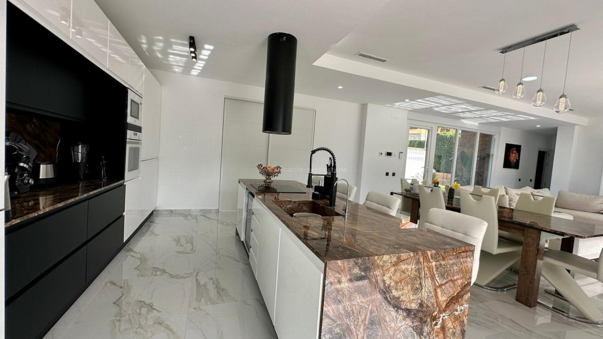 Hus / Villa i Petrer