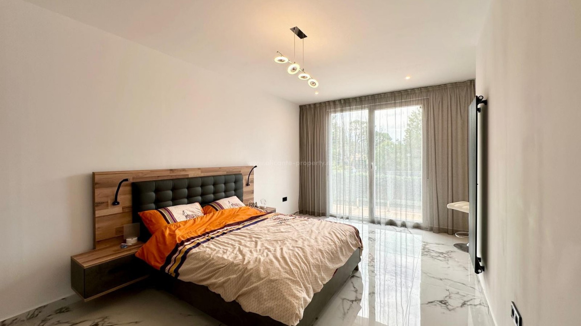 Hus / Villa i Petrer