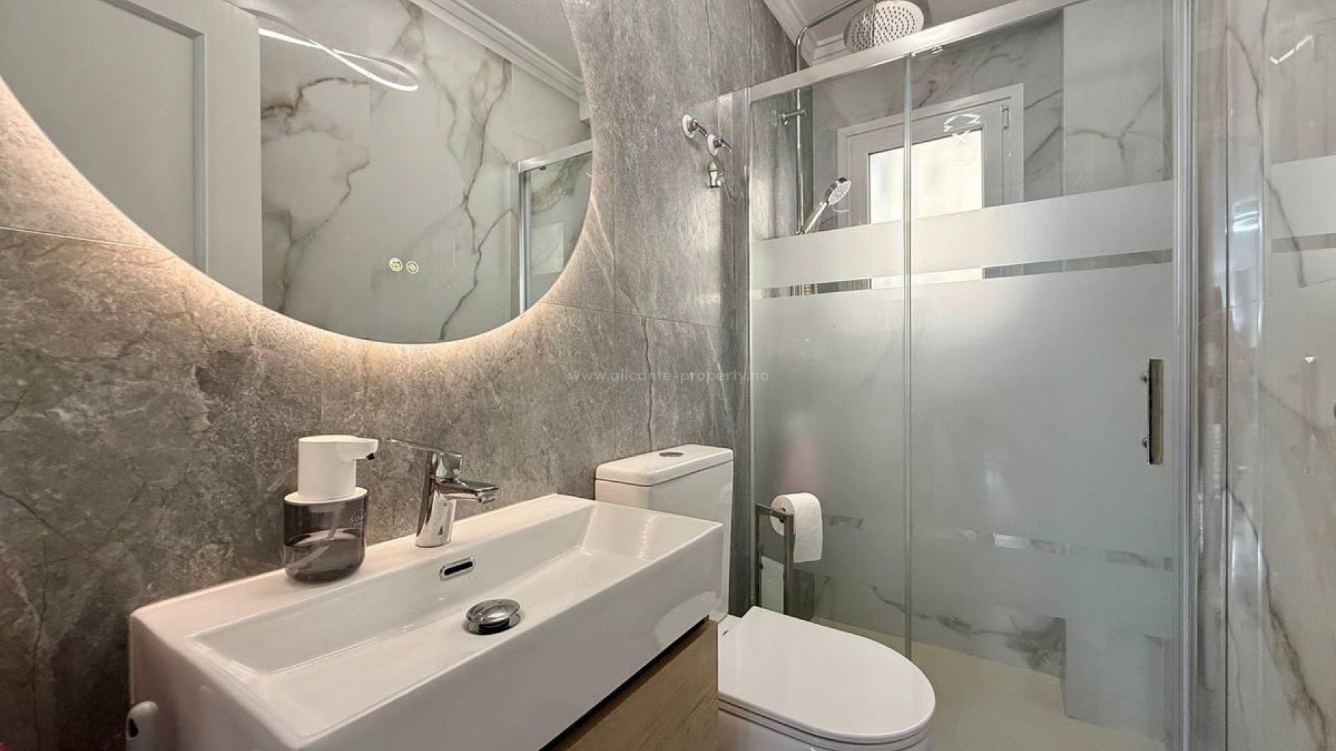 Hus / Villa i Playa Flamenca