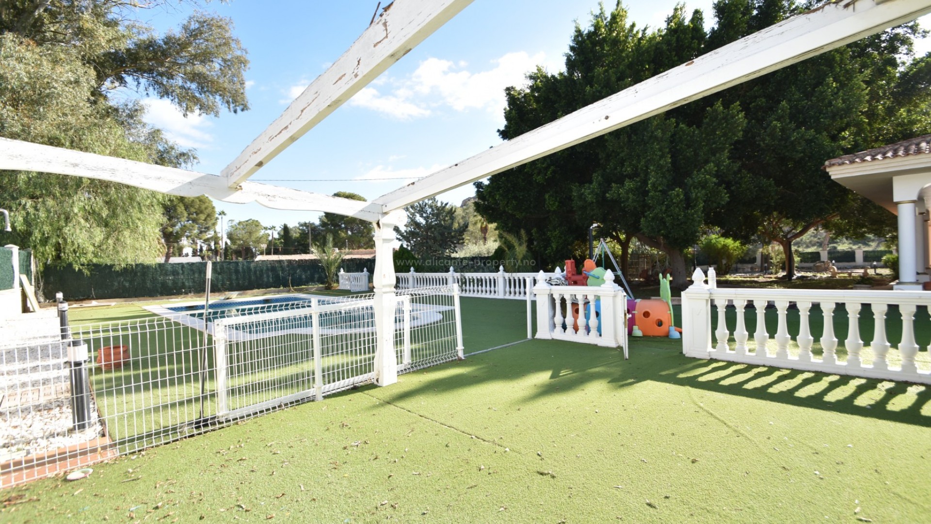 Hus / Villa i Redovan