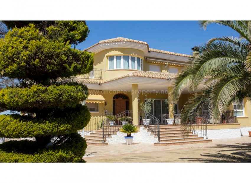 Hus / Villa i Yecla Centro