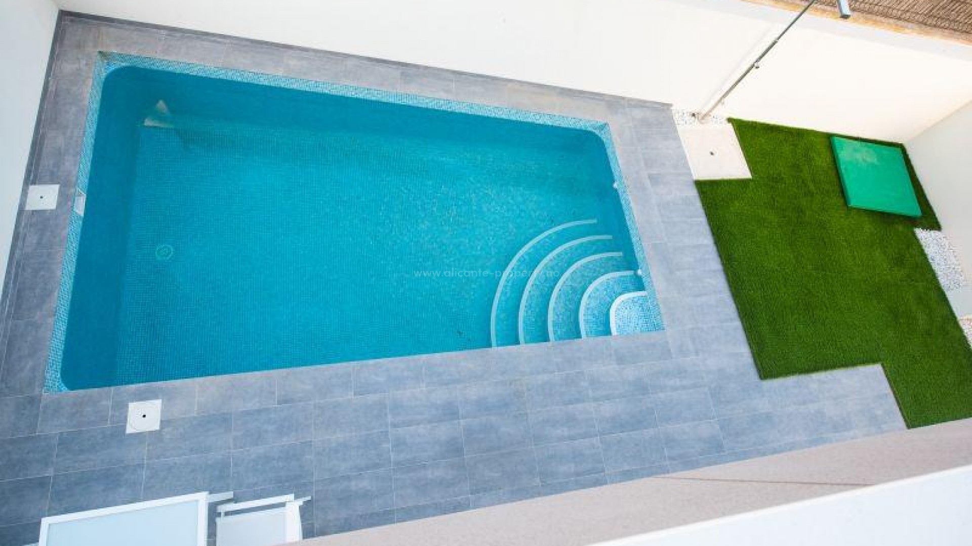 Hus/villaer i Los Montesinos, Alicante,3 soverom, 2 bad,1 toalett, privat basseng, solarium, terrasse. Nær Torrevieja, Guaradamar og golfbaner