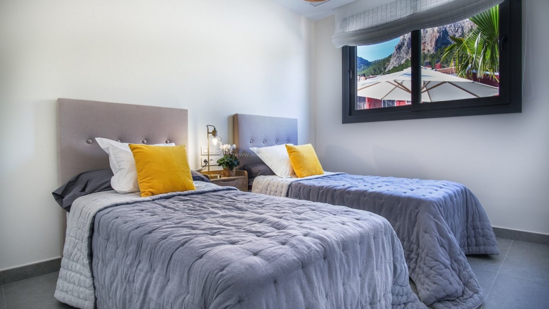 Independent villas with sea views at Polop in the Alicante province, 2/3 bedrooms, 2 bathrooms, communal swimming pool, 10 km from Benidorm and its beaches.