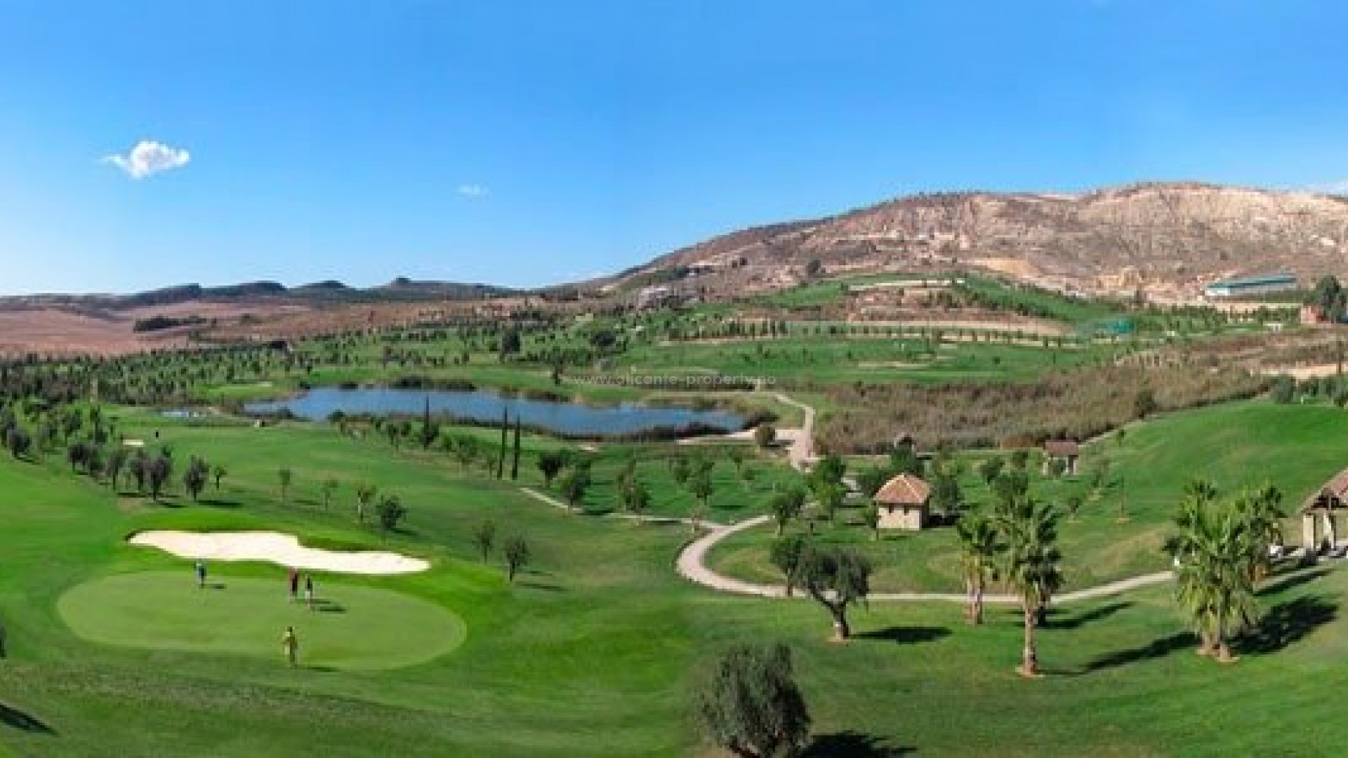 La Finca golf course, Algorfa with semi-detached houses, apartments, villas/houses, 3 bedrooms, 2 bathrooms, spacious living room with patio doors leading out to the garden, pool