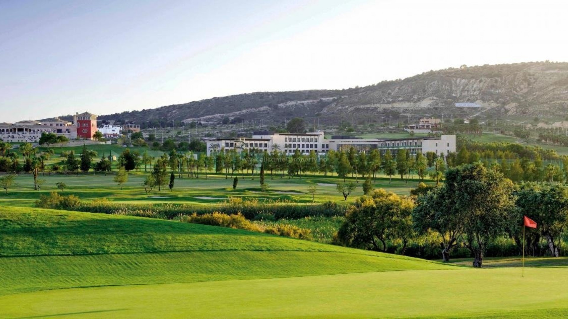 La Finca golfbane, Algorfa med tomannsboliger, leiligheter, villaer/hus, 3 soverom, 2 bad, romslig stue med terrassedører som leder ut i hagen, basseng