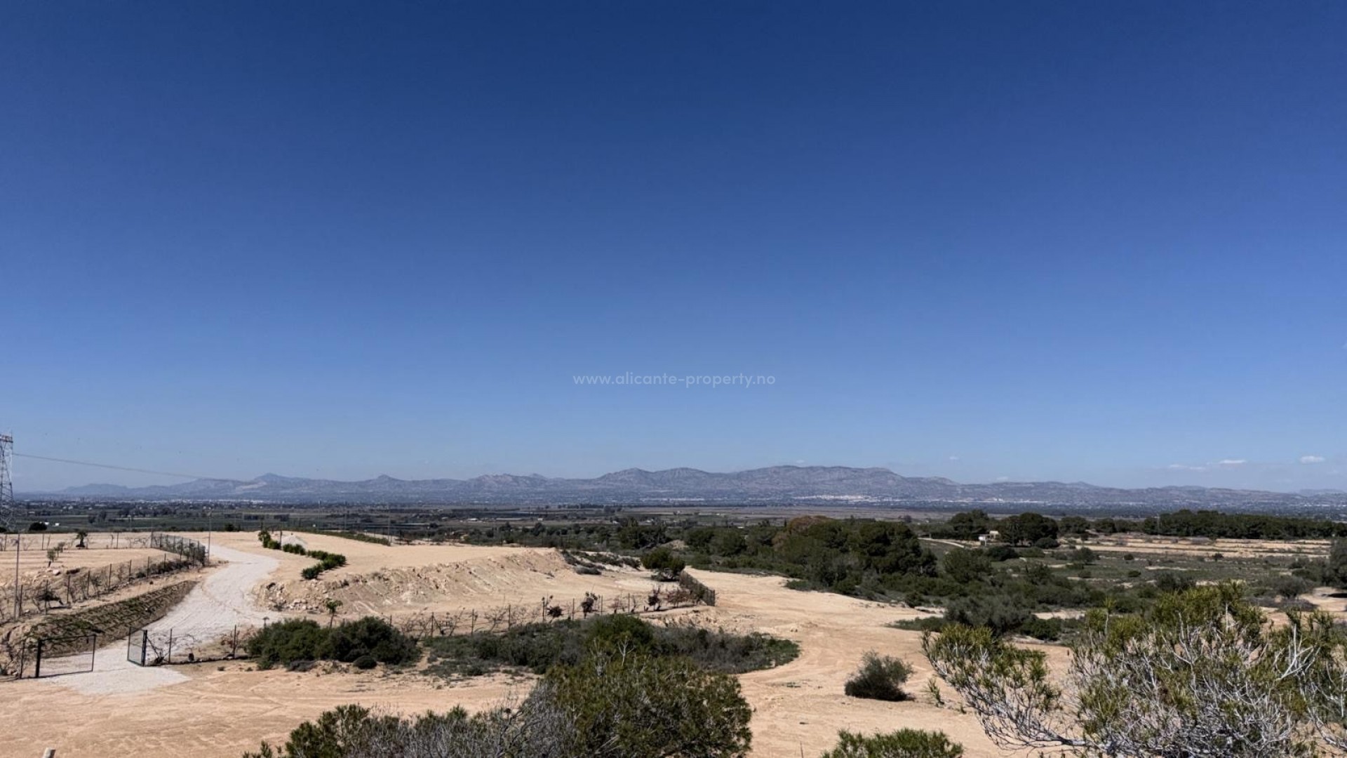 Land in La Marina