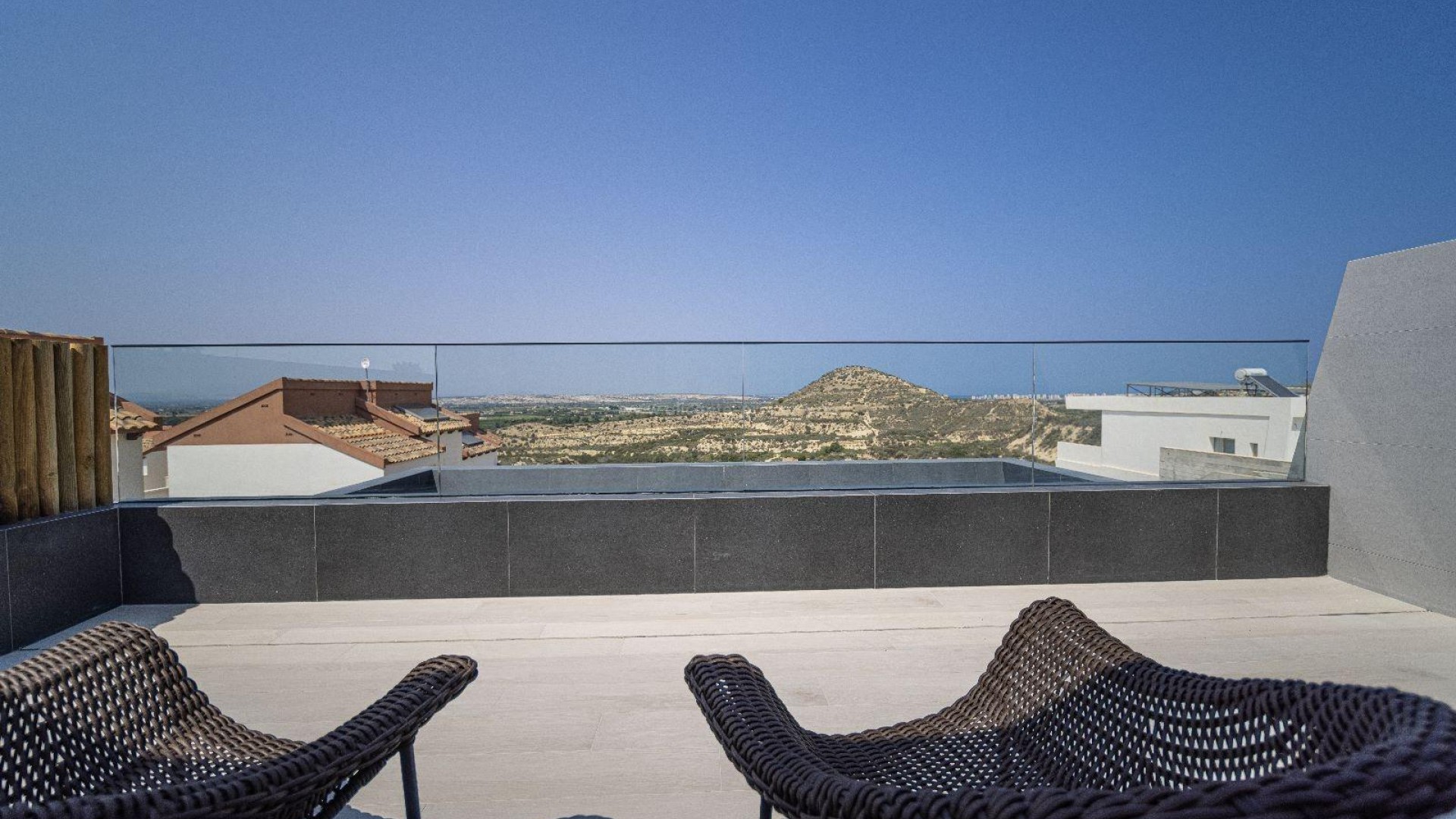 Large townhouse/house in Rojales with panoramic views and incredible views of the Costa Blanca, 3 bedrooms, 3 bathrooms, terrace with private pool
