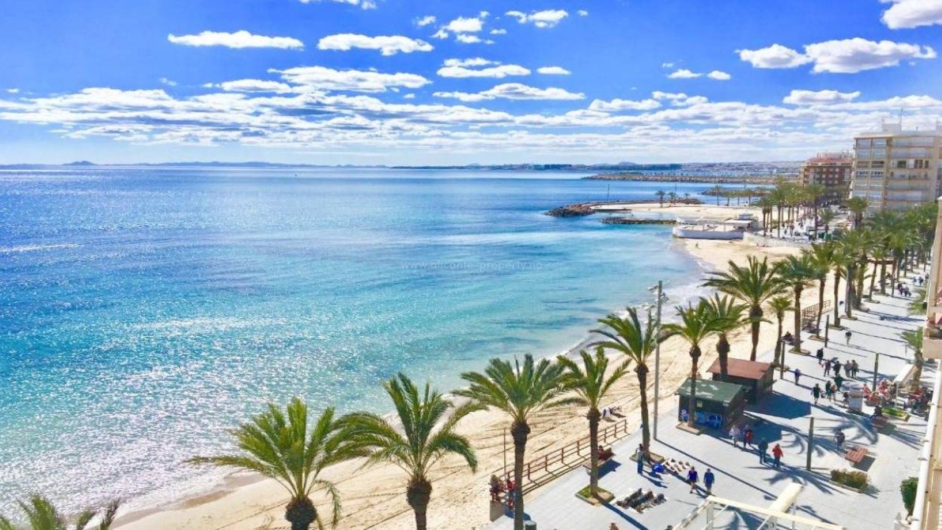 Leiligheter 200 meter fra stranden Playe del Cura i Torrevieja, Alicante, 2 soverom, 2 bad, felles svømmebasseng med badstue og felles solarium
