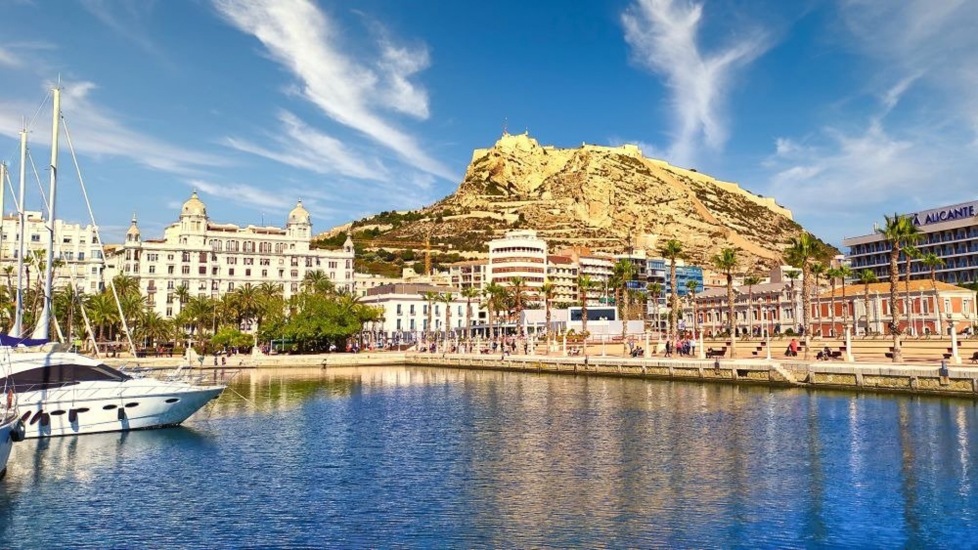 Leiligheter i Alicante by, 2/3 soverom, 2 bad, takterrasse med fantastisk havutsikt, treningsstudio  og garasje i boligkomplekset. Nær sentrum