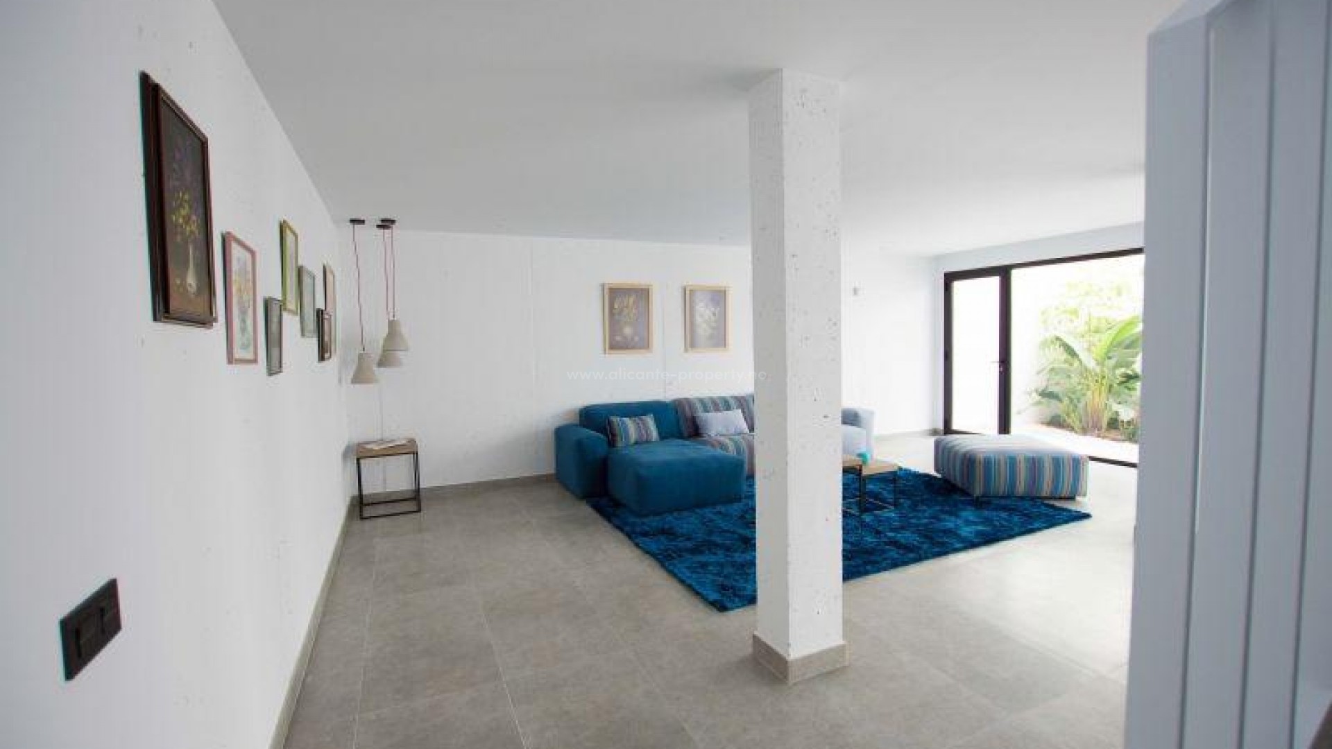 Luksuriøse hus/villa på et plan i Sierra Cortina, Alicante, 3 soverom, 2 bad, hage med basseng, solarium med fin utsikt