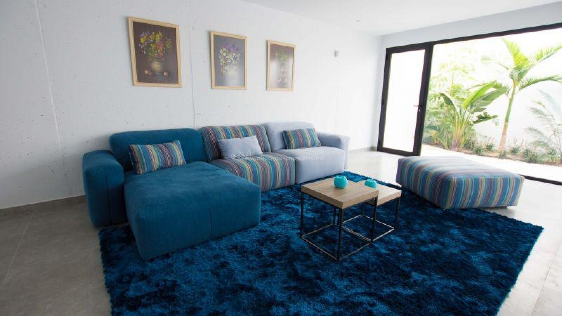 Luksuriøse hus/villa på et plan i Sierra Cortina, Alicante, 3 soverom, 2 bad, hage med basseng, solarium med fin utsikt