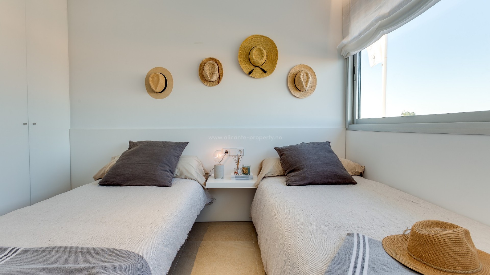 Luksus leilighet i Los Balcones,Torrevieja, 2doble soverom, 2 bad, romslig stue/spisestua, terrasse med privat basseng, 5 min til strender