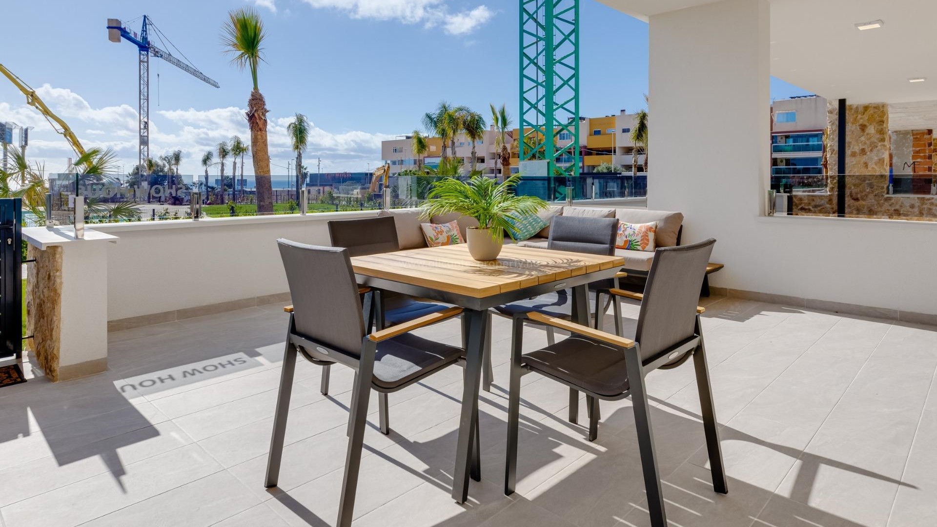 Luksus-leiligheter og toppleiligheter i Playa Flamenca, havutsikt, store terrasser/solarium, felles pool og treningsstudio med badstue