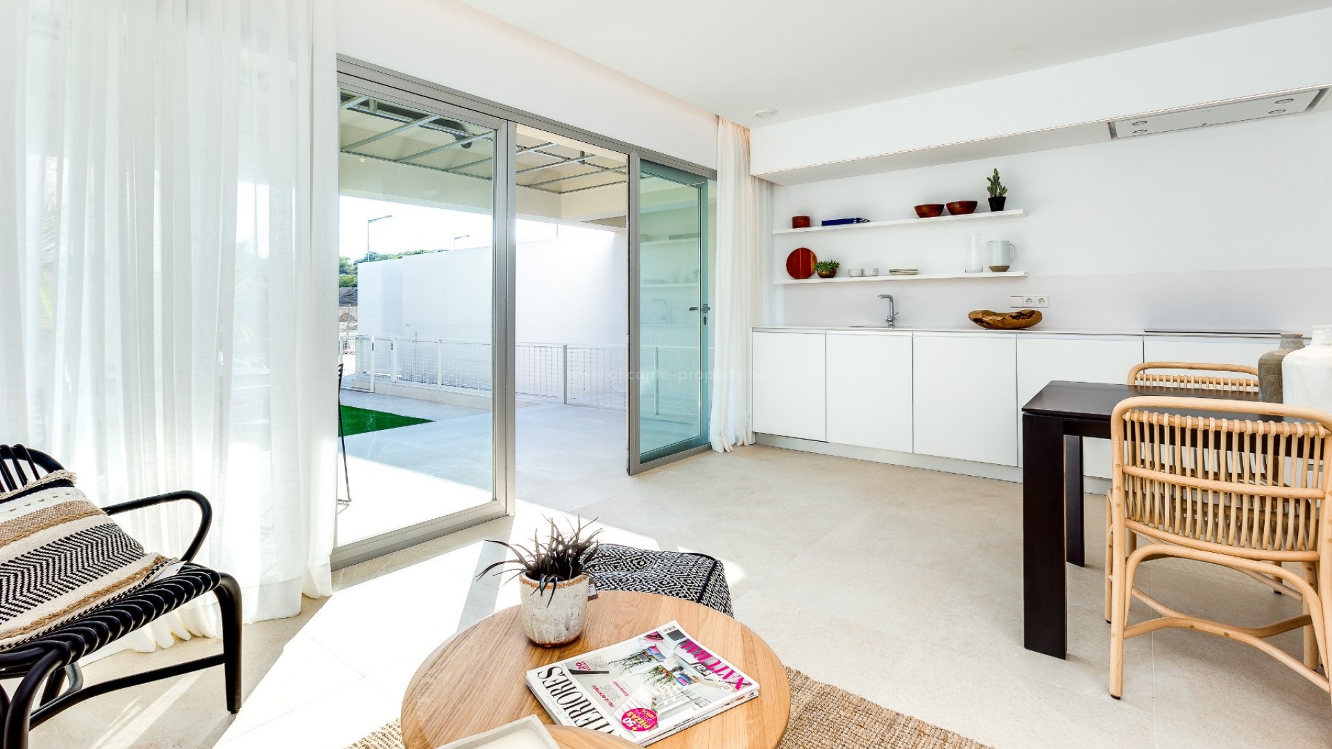 Luxury apartment in Los Balcones, Torrevieja, 2 double bedrooms, 2 bathrooms, spacious living/dining room, terrace with private pool, 5 min to beaches