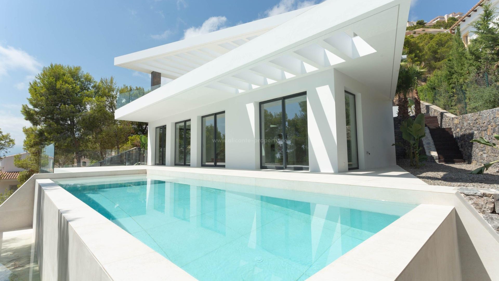 Luxury villa in Altea Hills, 4 bedrooms, 4 bathrooms, infinity pool, room for gym, sauna or billiards, the best view of the Mediterranean and Altea