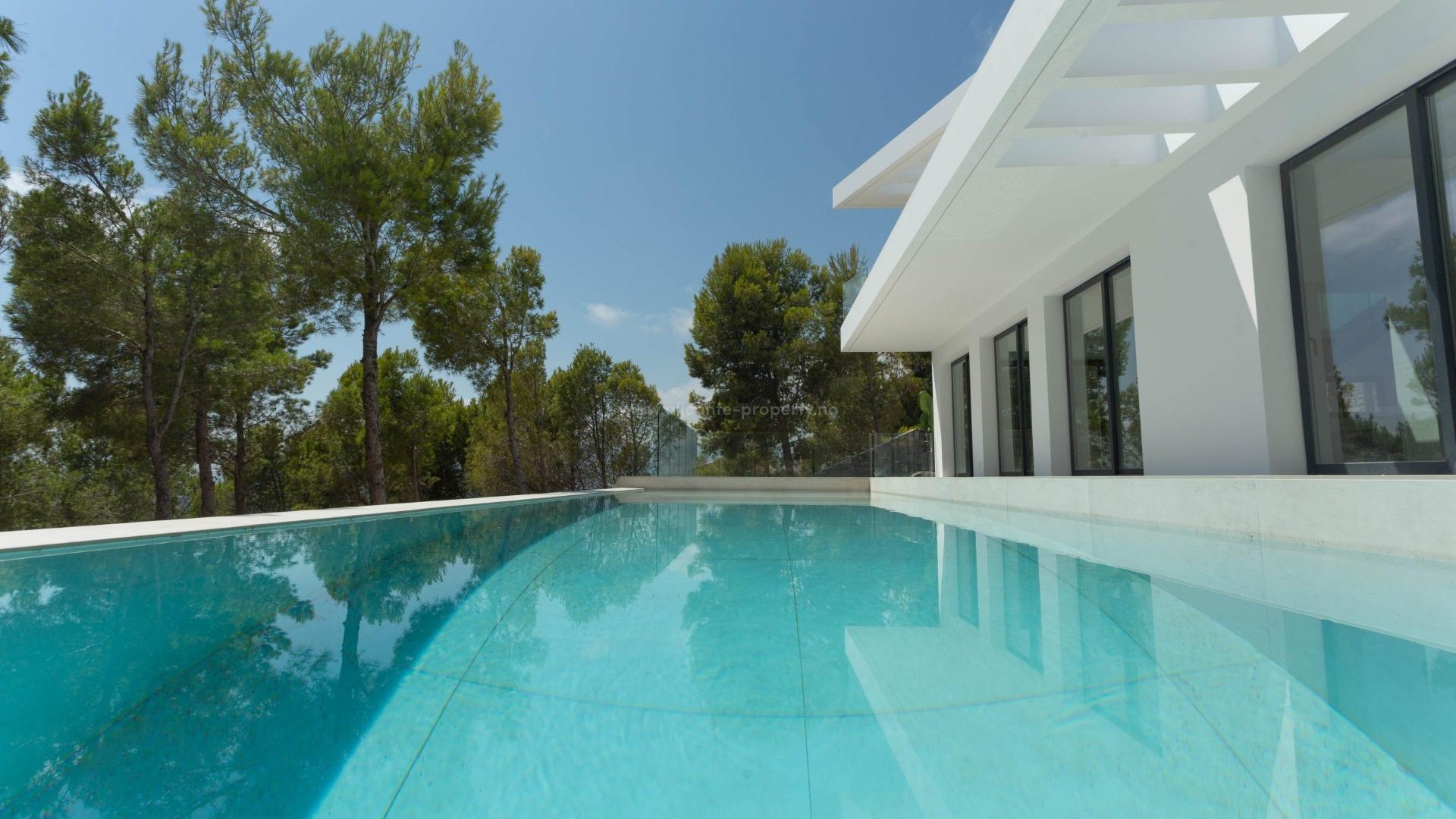 Luxury villa in Altea Hills, 4 bedrooms, 4 bathrooms, infinity pool, room for gym, sauna or billiards, the best view of the Mediterranean and Altea