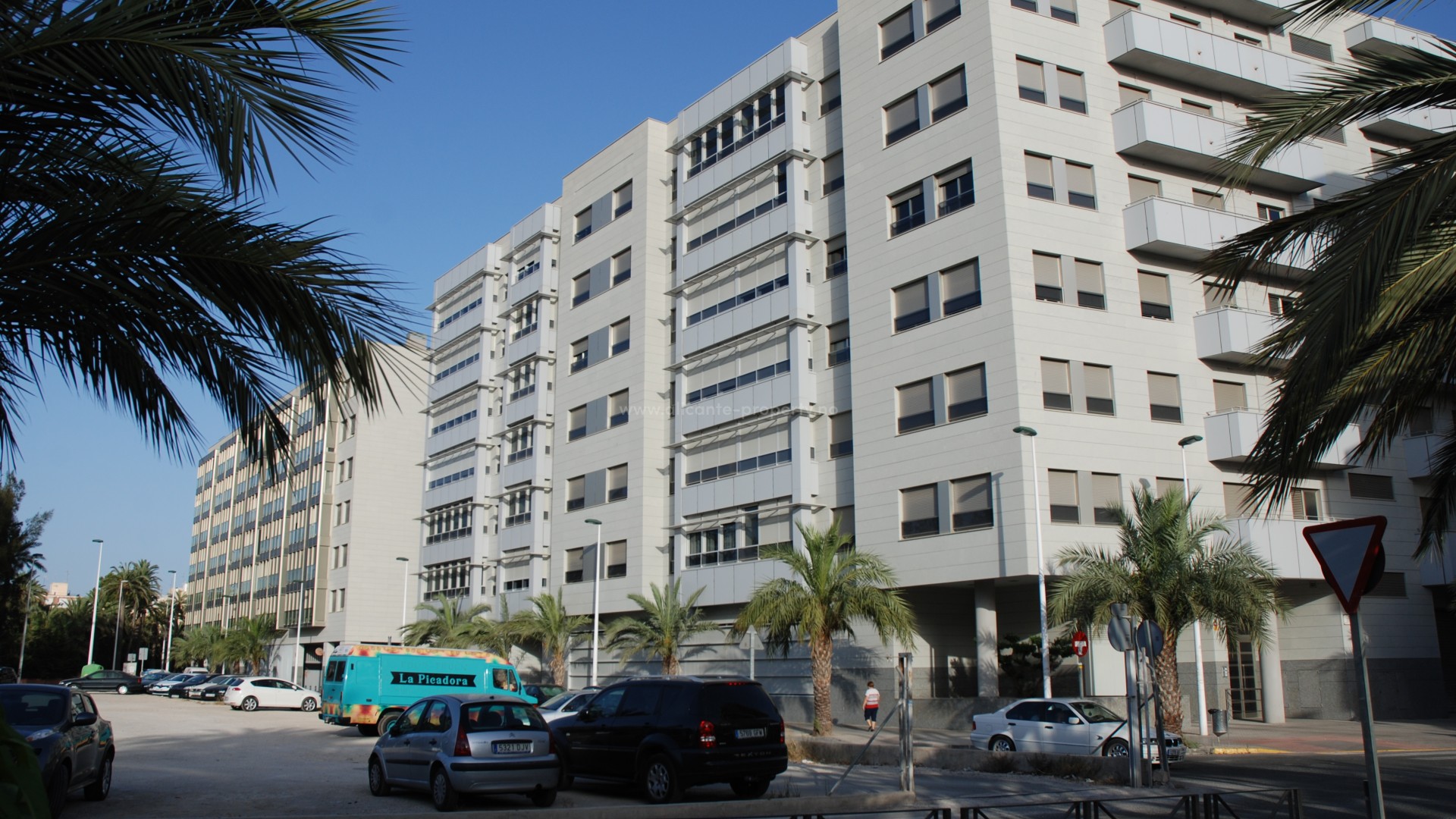 Mange leiligheter i sentrum av Elche by - Elche er Alicante-provinsen neste største by. Forskjellige størrelser med 4,3 og 2 soverom