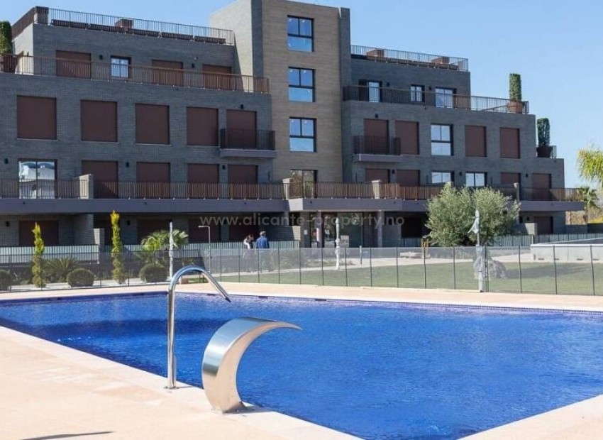 Mindre leiligheter i Denia 400m nær strand, 1 til 3 roms, fra 93.700 Euro, bassenget. Flott naturskjønnhet og med flotte fritids- og sportsattraksjoner.