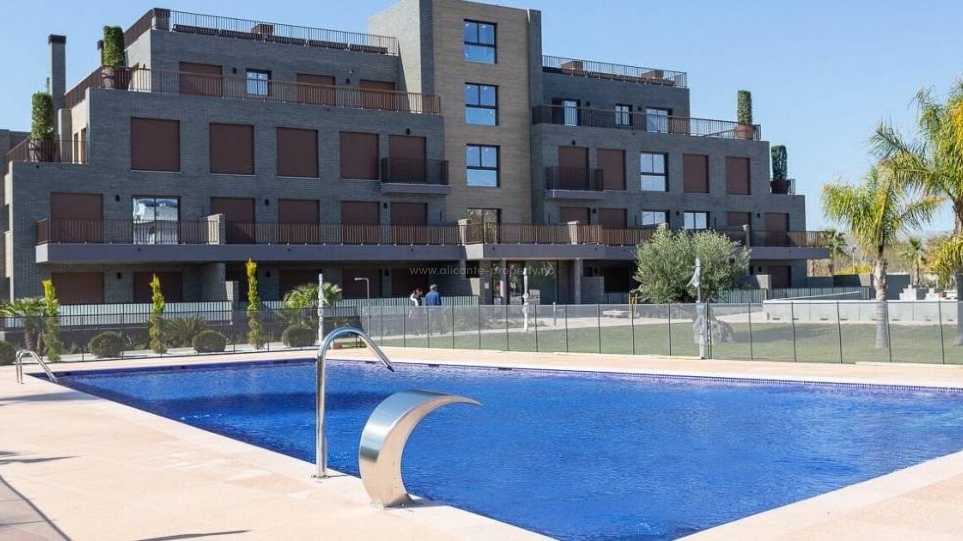 Mindre leiligheter i Denia 400m nær strand, 1 til 3 roms, fra 93.700 Euro, bassenget. Flott naturskjønnhet og med flotte fritids- og sportsattraksjoner.