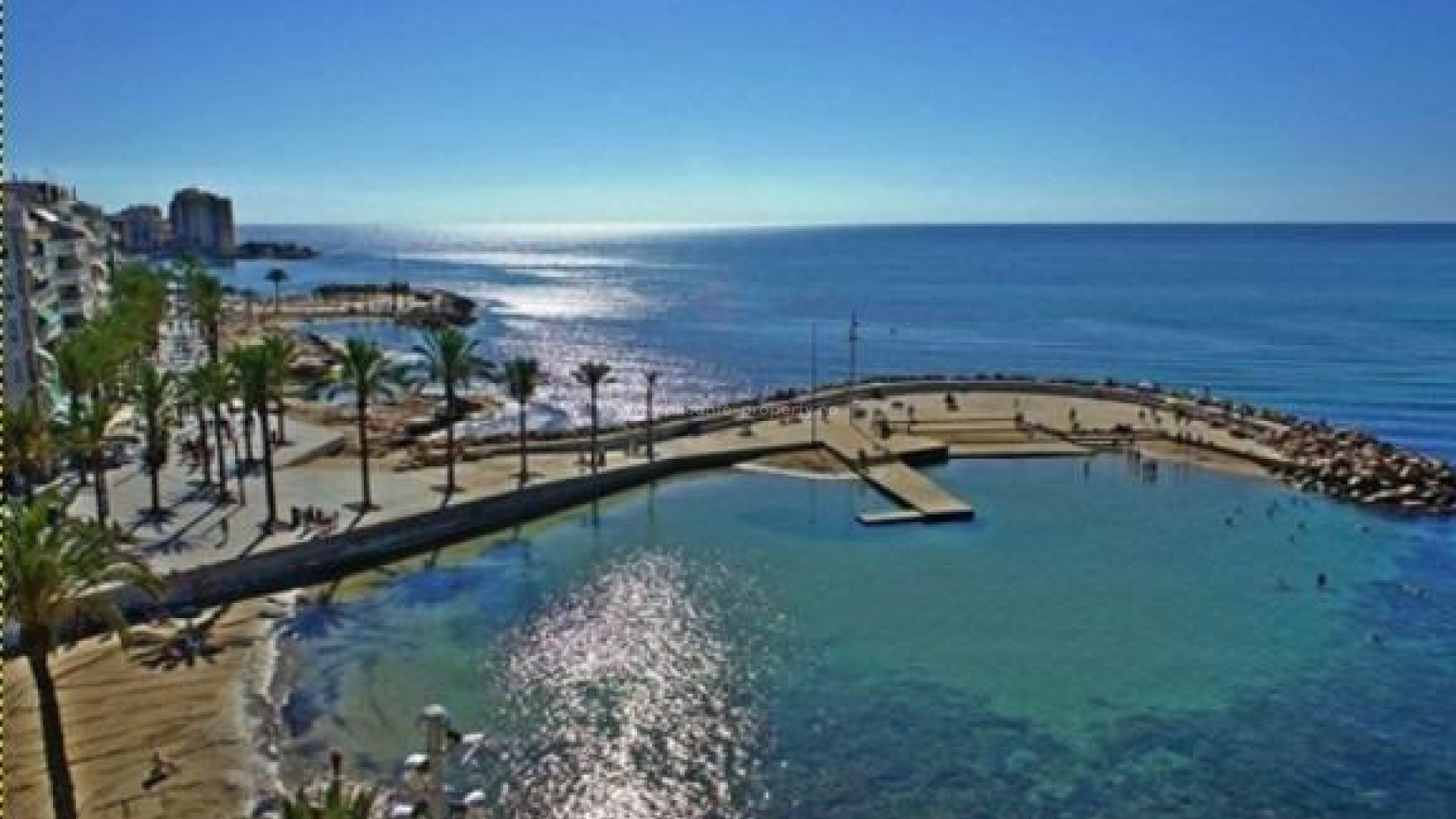 Modern 17 exclusive apartments/penthouses in Torrevieja, 1/2 bedroom, 1/2 bathroom, beautiful shared solarium with swimming pool