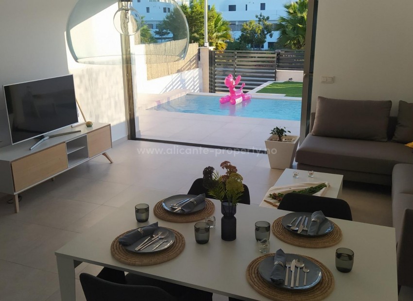 Modern houses/villas in Villamartin, 3 bedrooms, 4 bathrooms, garden with pool, solarium, close to several fine golf courses