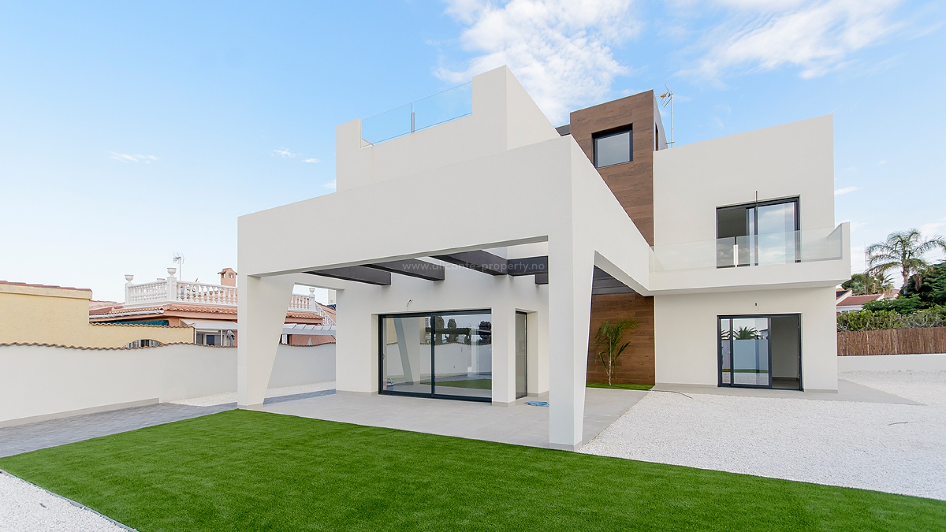 Moderne hus/villa i sentrum av Ciudad Quesada, 10 min fra de vakre strendene i Guardamar del Segura. Alle tjenester veldig nære.