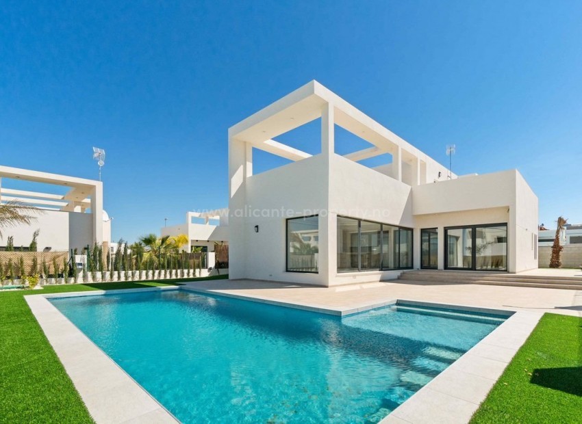 Moderne villa/hus i Benijofar, 3 soverom, 2/3 bad, fantastisk privat basseng, terrasse og solarium. Golf på La Marquesa-klubben kun 5 minutter unna