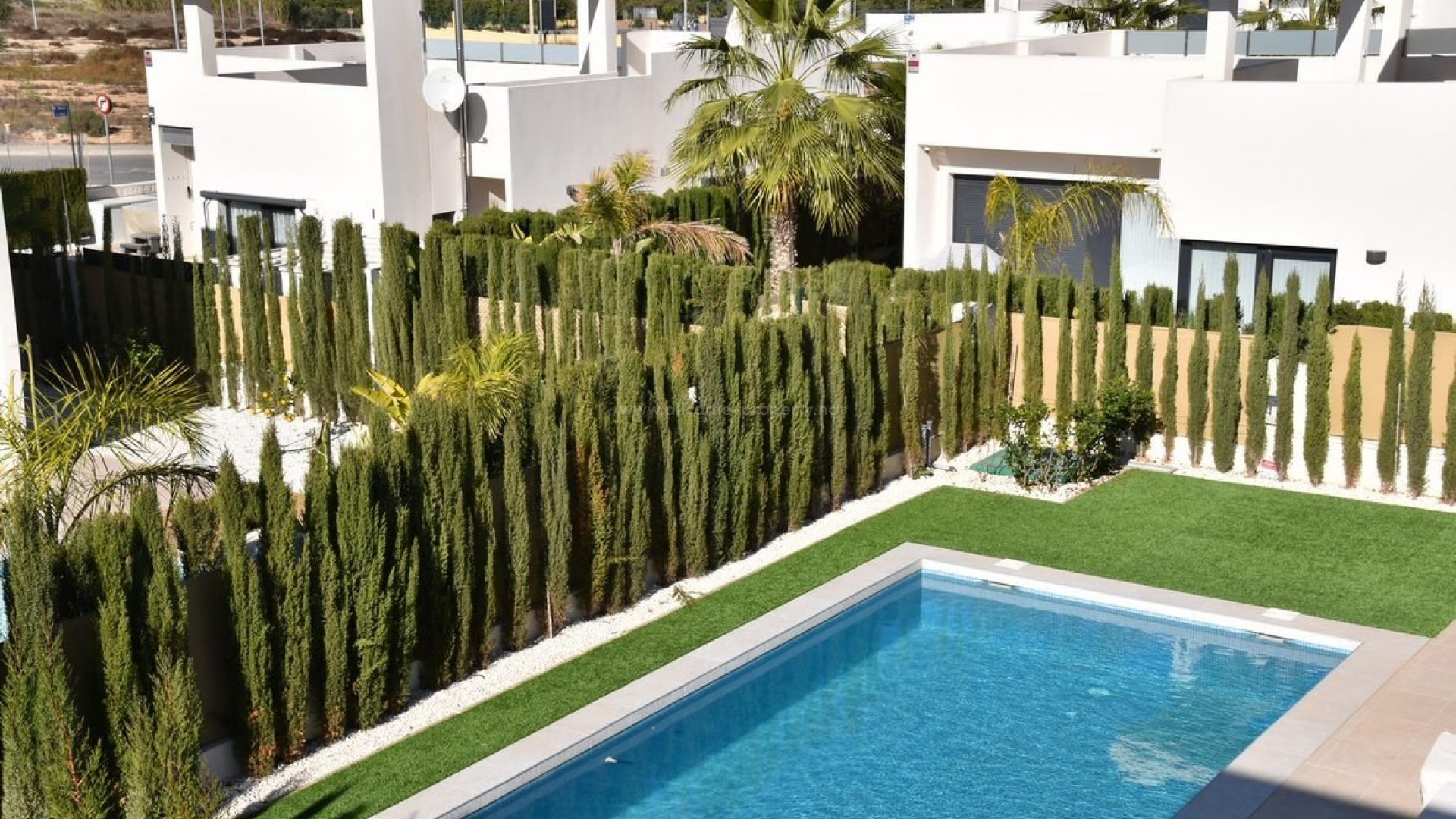 Moderne villa/hus i Benijofar, 3 soverom, 2/3 bad, fantastisk privat basseng, terrasse og solarium. Golf på La Marquesa-klubben kun 5 minutter unna