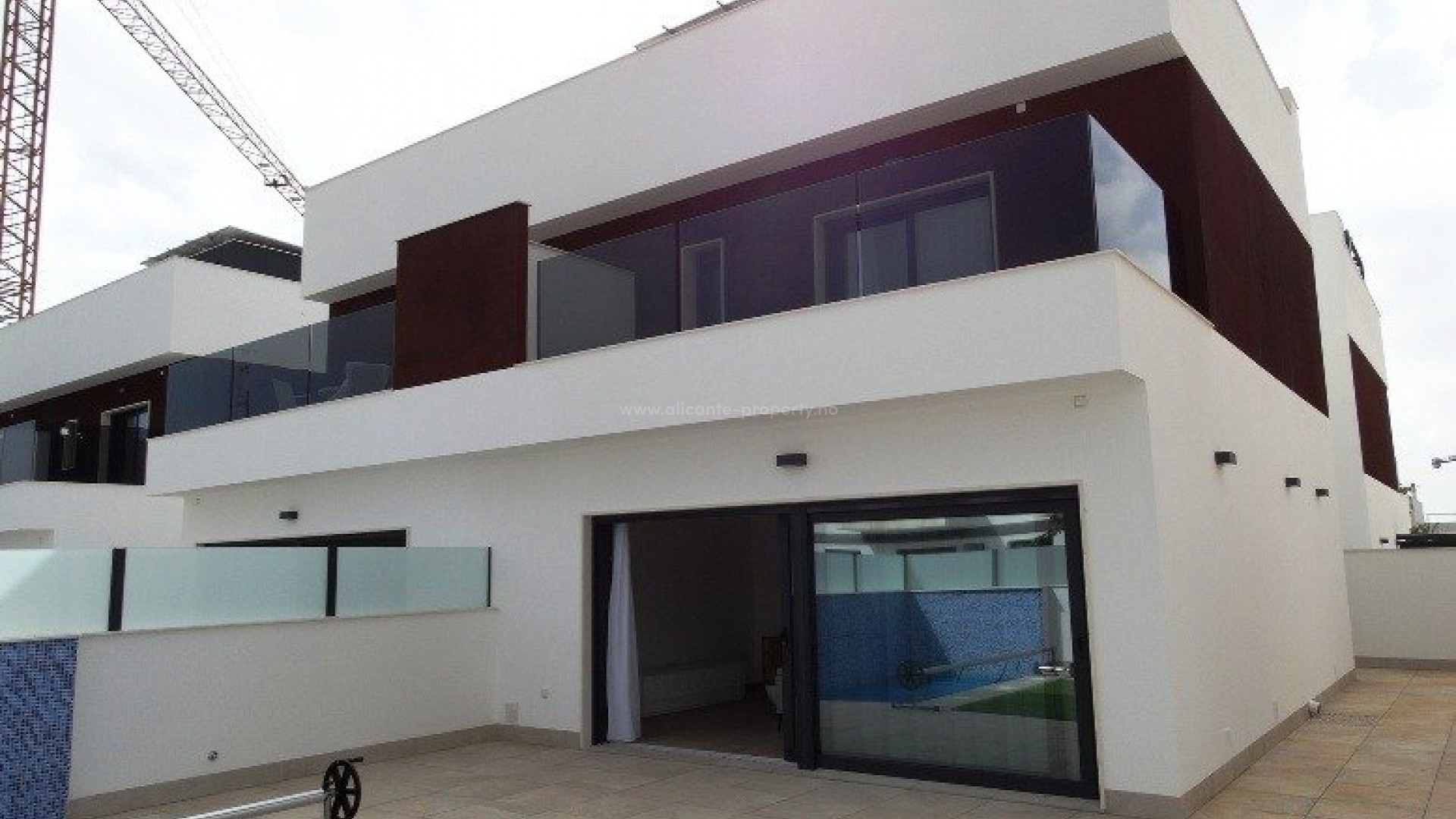 New build 4 semi-detached houses in Pilar de la Horadada, 3 bedrooms, 3 bathrooms, open plan kitchen with living room, garden with private pool and parking