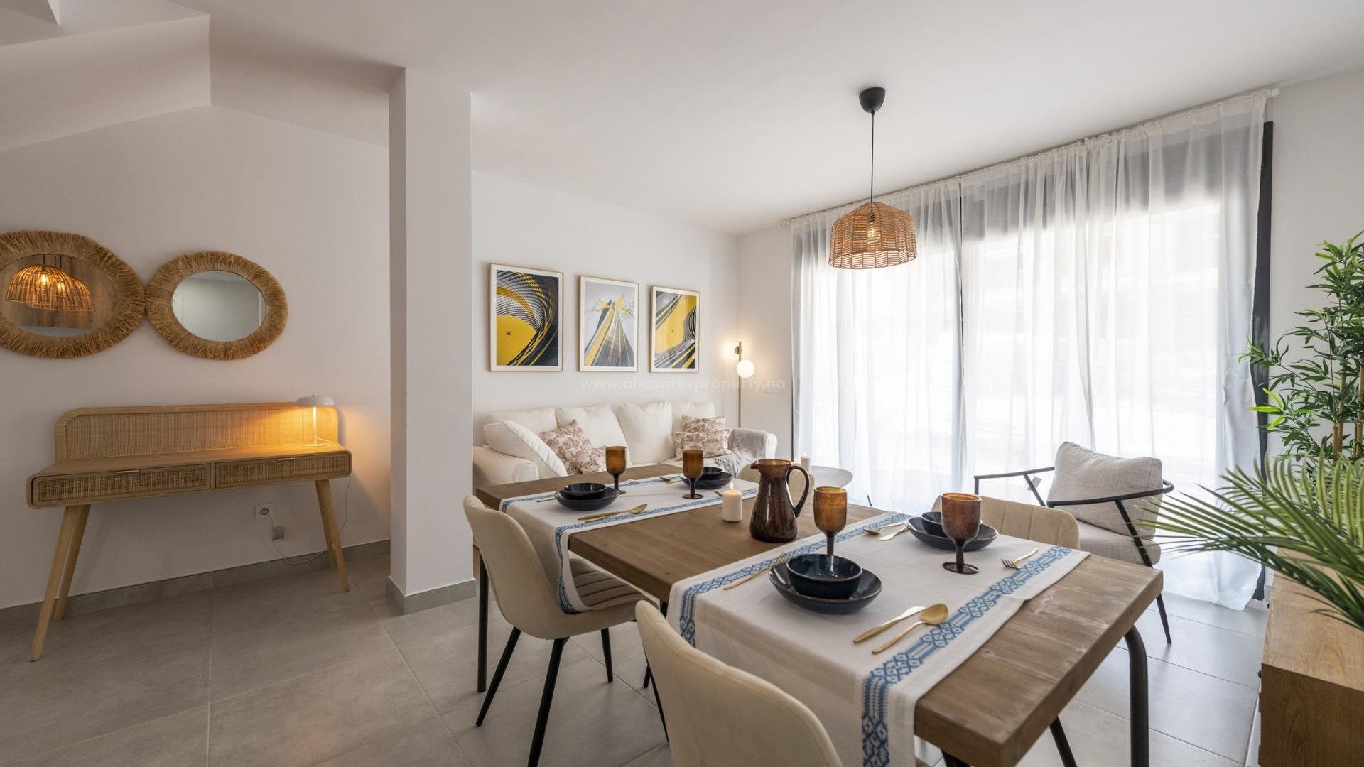 New built bungalows/townhouses in Orihuela Costa, 2 and 3 bedrooms, top floor with private solarium, private garden, shared pool. 5 min from Villamartin golf