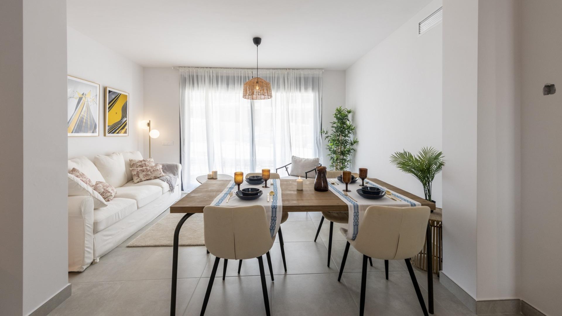 New built bungalows/townhouses in Orihuela Costa, 2 and 3 bedrooms, top floor with private solarium, private garden, shared pool. 5 min from Villamartin golf