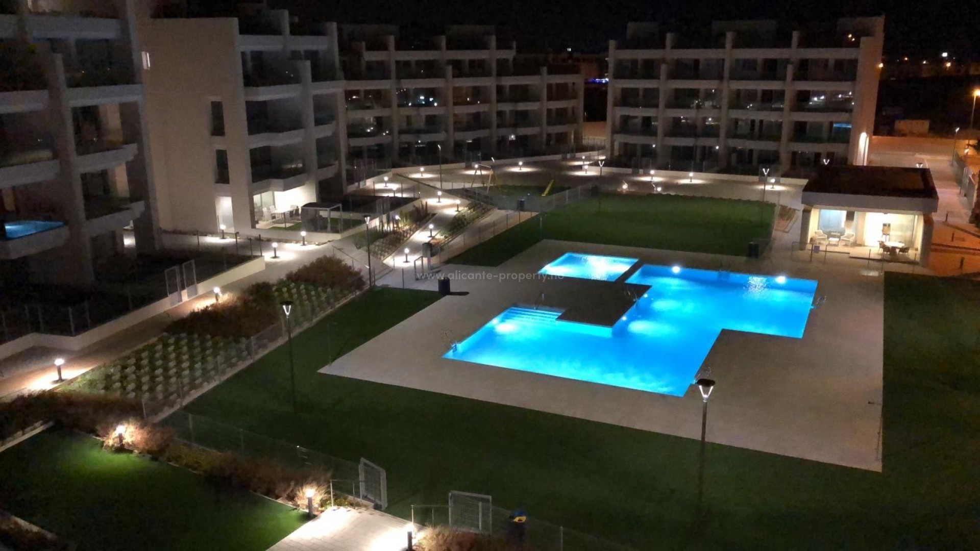 New built residential complex in Vallamartin, flats/penthouse 2 bedrooms, 2 bathrooms, garden or sunny roof terrace with fantastic views, shared pool