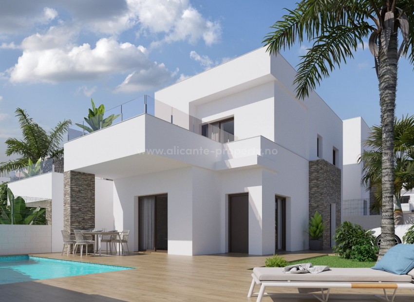 New built villas/houses in Vistabella Golf resort, 3 bedrooms, 3 bathrooms, private pool, garden, possible with large solarium. Brilliant golf course.