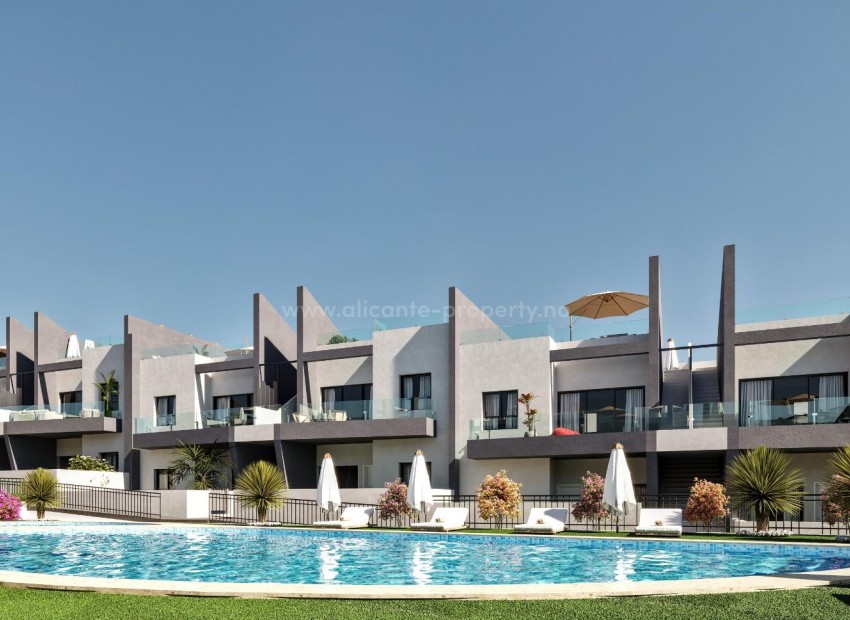 New bungalow apartments in San Miguel de Salinas, 2/3 bedrooms, 2 bathrooms, private garden and top floor with solarium, shared pool for adults and children