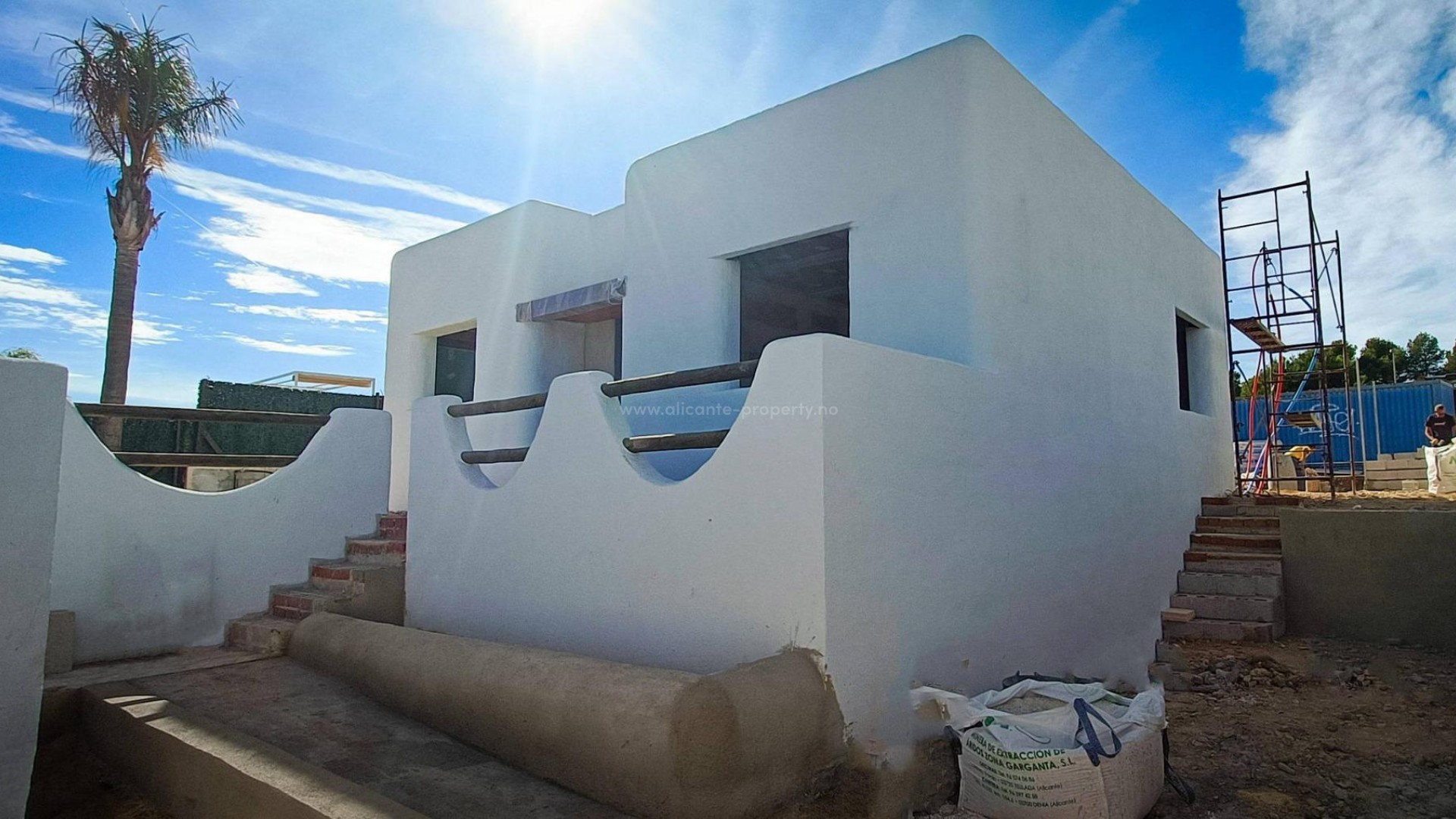 New exclusive villa in Polop in Ibiza style, amazing mountain and sea views, one floor with 2 bedrooms and 1 bathroom, pool, large solarium