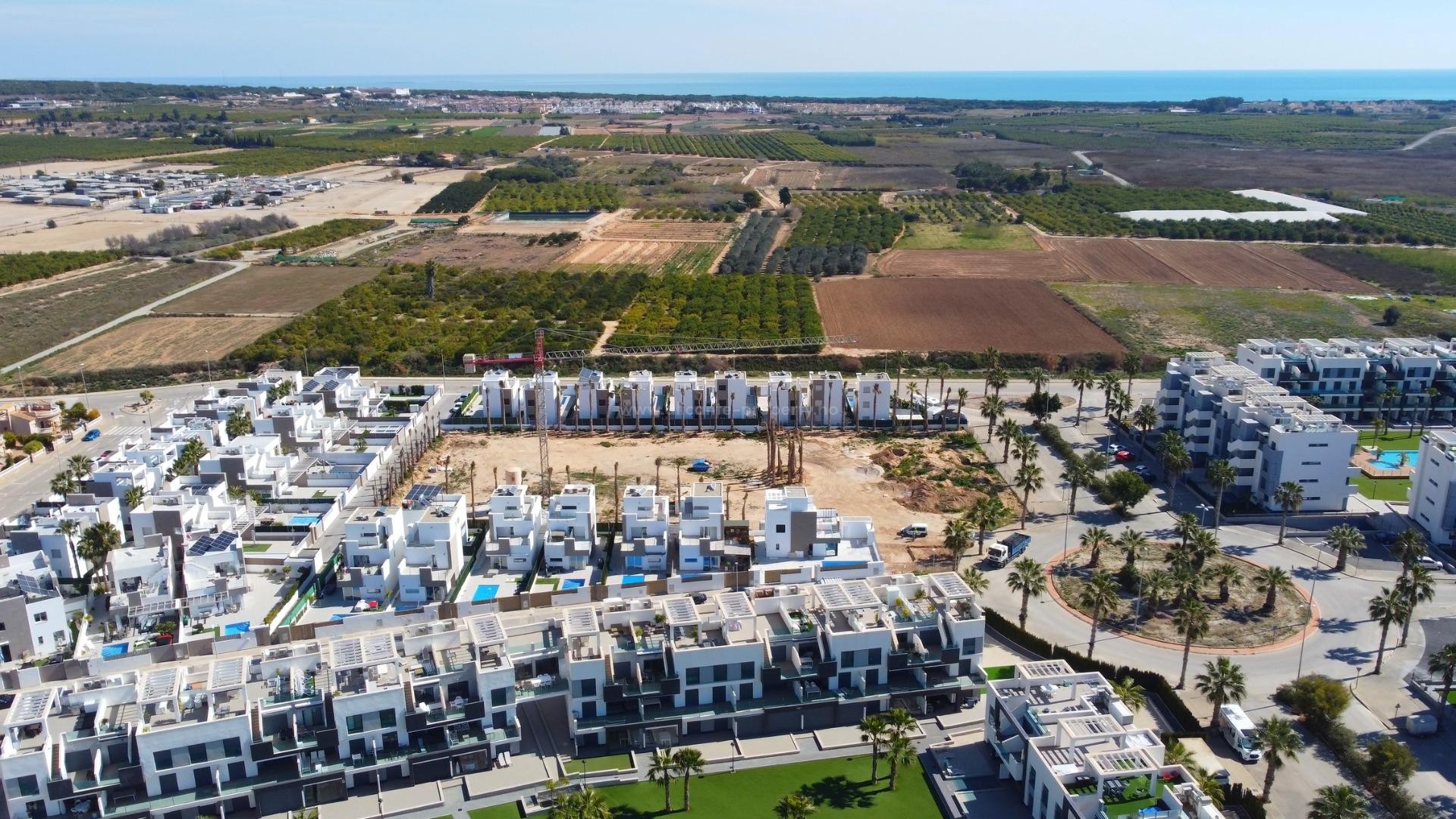 New homes in El Raso, Guardamar del Segura, 2/3 bedrooms, 2 bathrooms, large communal salt water pool, park area with citrus gardens and salt lakes, close to golf course