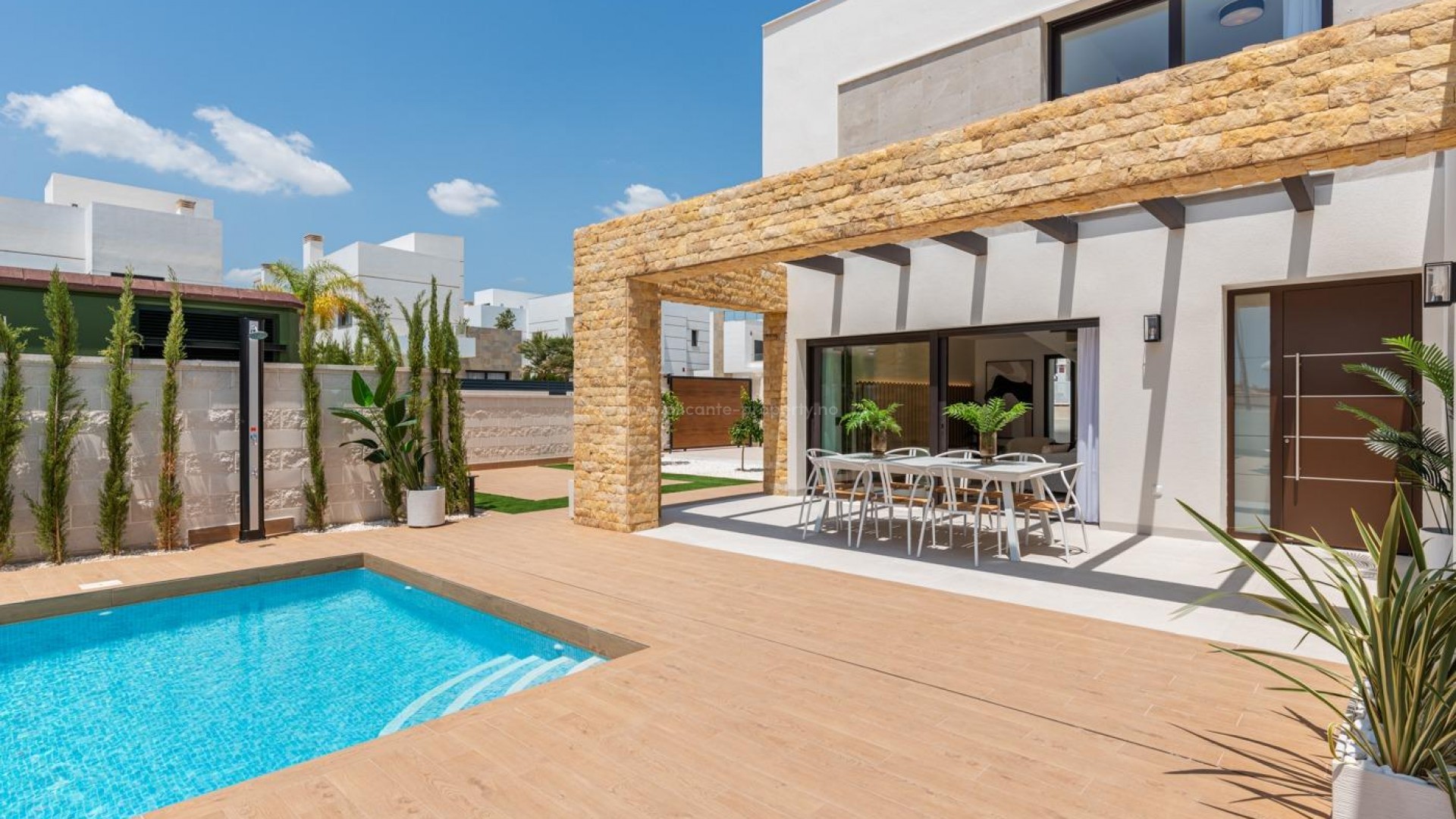 New luxury villa in modern style with private garden in Rojales, Ciudad Quesada, 3 bedrooms and 3 bathrooms, large terrace, private garden, swimming pool and parking