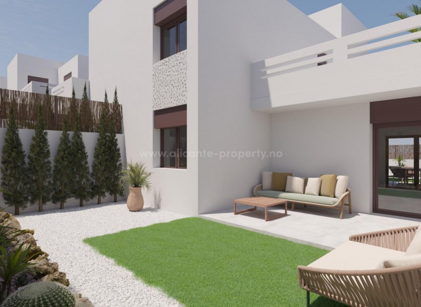 New propeties in La Finca Golf, Bungalows/apartments, 2 bedrooms, 2 bathrooms, terrace/garden or terrace/solarium. Communal pool and location on a golf course