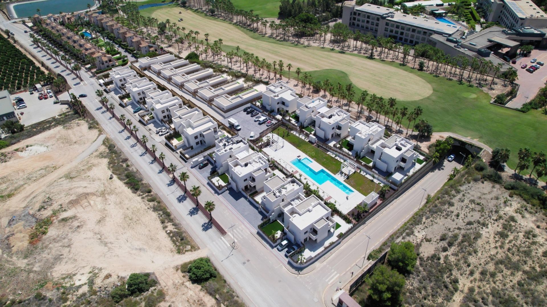 New propeties in La Finca Golf, Bungalows/apartments, 2 bedrooms, 2 bathrooms, terrace/garden or terrace/solarium. Communal pool and location on a golf course