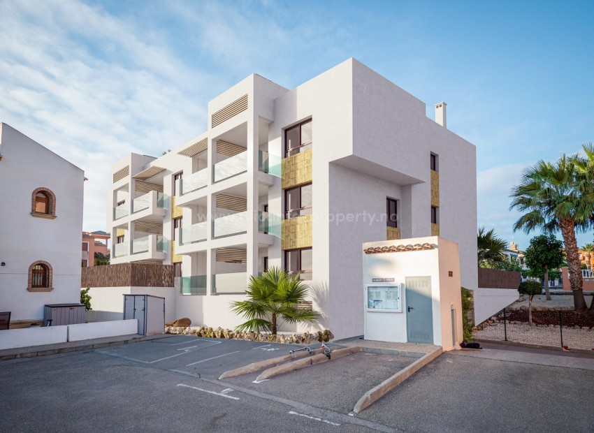 New residential complex in Orihuela Costa, 2 bedrooms, 2 bathrooms, terraces, penthouses with sun terraces with fantastic views