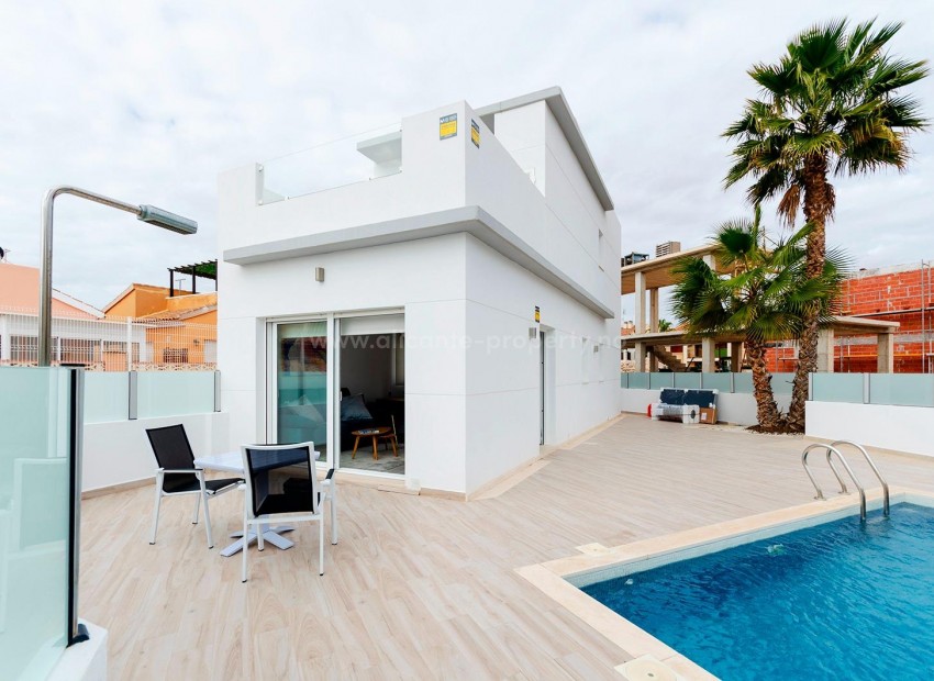 Newly built villas in Torreta, Torrevieja, 3 bedrooms, 2 bathrooms, open kitchen, garden with private pool, possibility of solarium, parking on the plot
