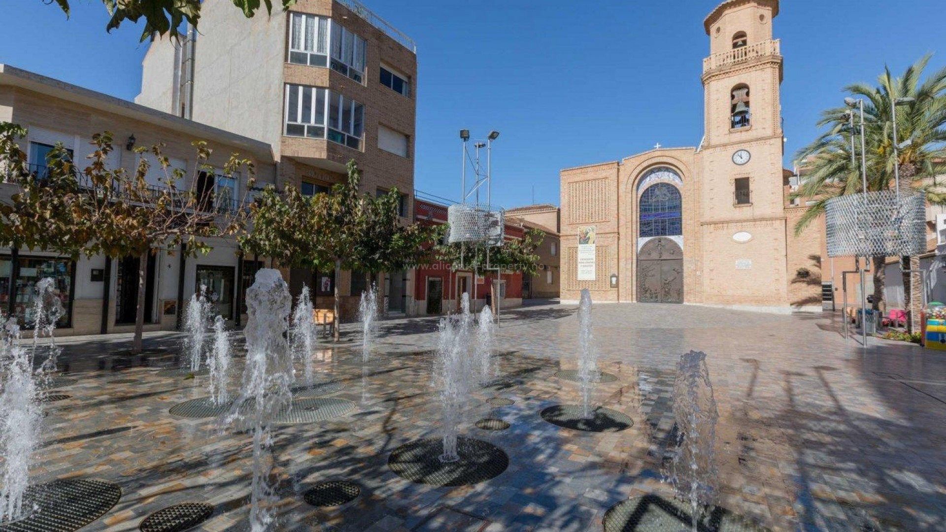 Nybygde rekkehus som ligger i Pilar de la Horadada, 2 soverom og 2 bad, mulighet for privat basseng, hage med parkeringsplass