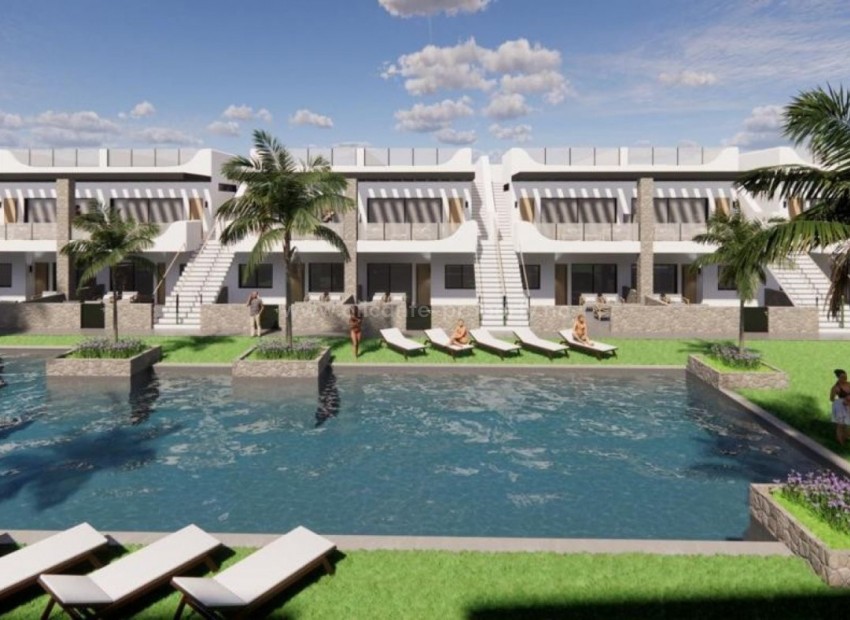 Nybygget boligkompleks med bungalow/leiligheter i Punta Prima, 2 eller 3 soverom, 2 bad, privat hage eller privat solarium, privat parkering