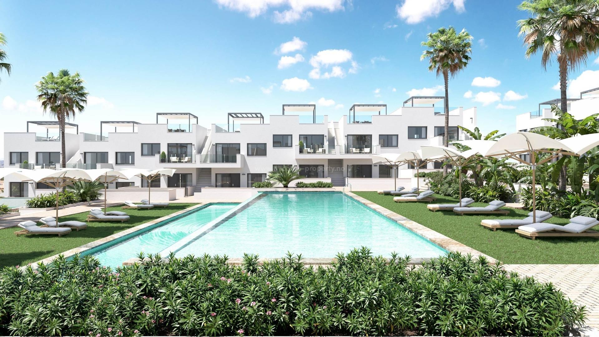 Nye bungalow-leiligheter i Los Balcones, Torrevieja, 2/3 soverom, 2 bad, hage eller balkong og solarium, felles evighetsbassenget med panoramautsikt