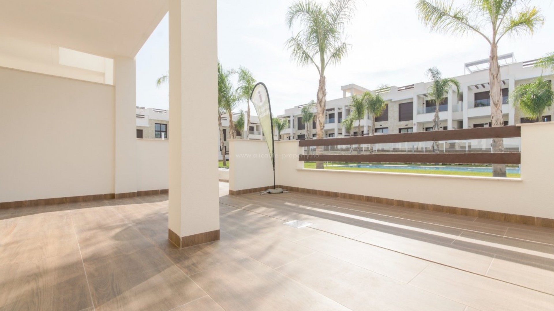 Nye bungalow-leiligheter i Los Balcones, Torrevieja, 2/3 soverom, store terrasser, toppetasje med privat solarium med panoramautsikt, felles bassenger