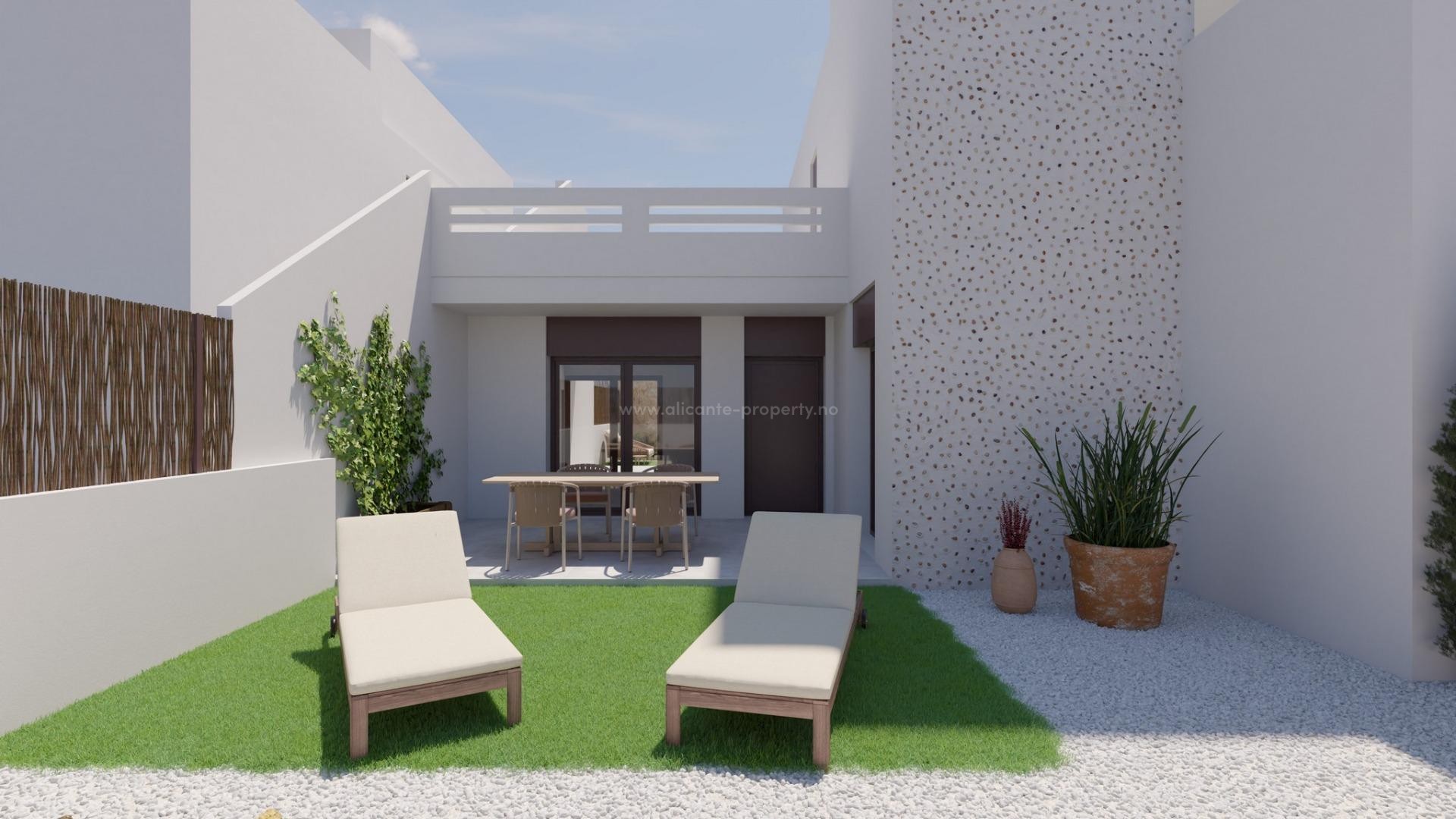 Nye bungalows/leiligheter i La Finca Golf, 3 soverom (et soverom med solarium) 2 bad, stue/spisestue med direkte utgang til romslige terrasser. Anlagt hage