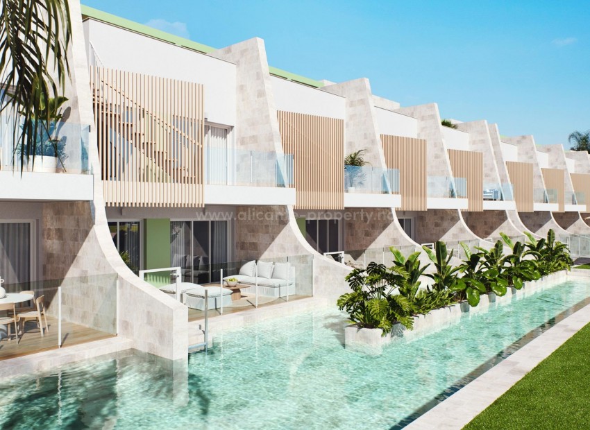 Nye bungalows/leiligheter i Pilar de La Horadada med 2/3 soverom, 2/3 bad, basseng, toppetasjen med privat solarium og i første etasje med vakker terrasse 