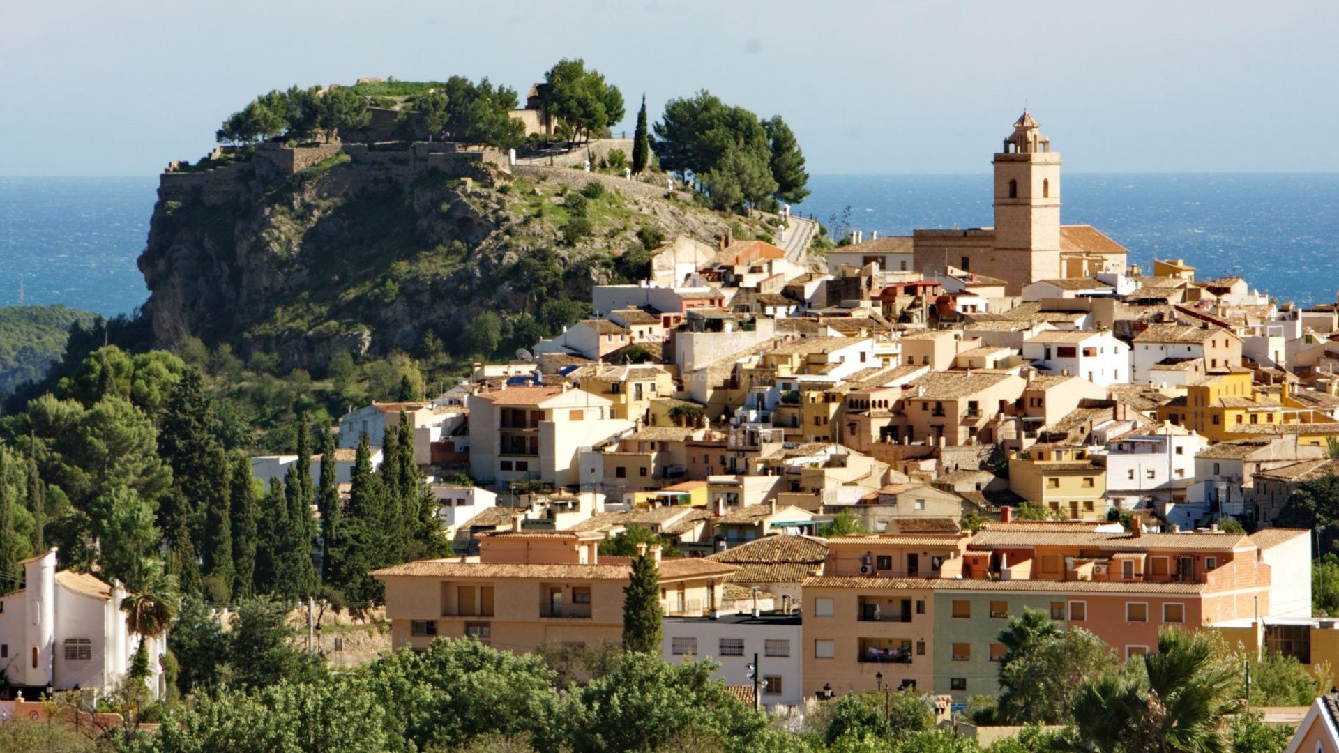 Nye villaer/hus i Polop, Alicante, 3 soverom, 3 bad, hage med basseng, overbygd terrasse og en stor åpen terrasse, utsikt over havet og fjellene