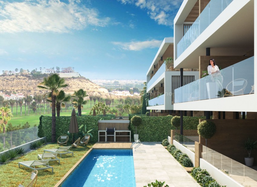 Nygget leiligheter i Ciudad Quesada med spektakulær utsikt golfbane, fra 76 m2 til146 m2,15min strand. 5 min fra Rojales. Felles basseng, treningsstudio.