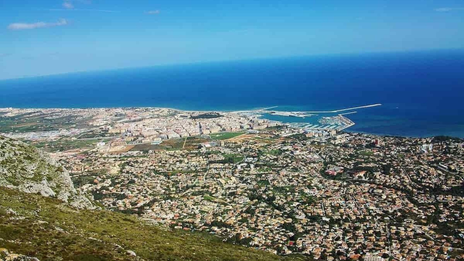 Nytt eksklusiv boligkompleks i Denia, 2/3/4 soverom, 2 bad, alle leiligheter har terrasse, flott felles svømmebasseng både for voksne og barn, fin utsikt